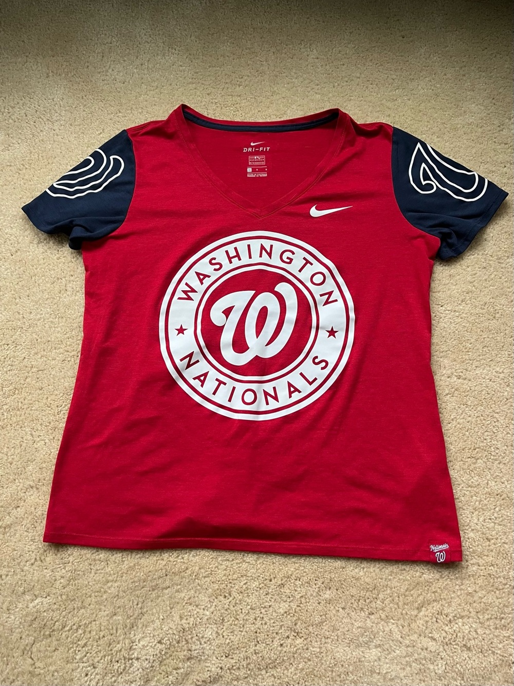 NIKE Dri-Fit Women’s MLB Washington Nationals V Neck T Shirt - Size L - EUC
